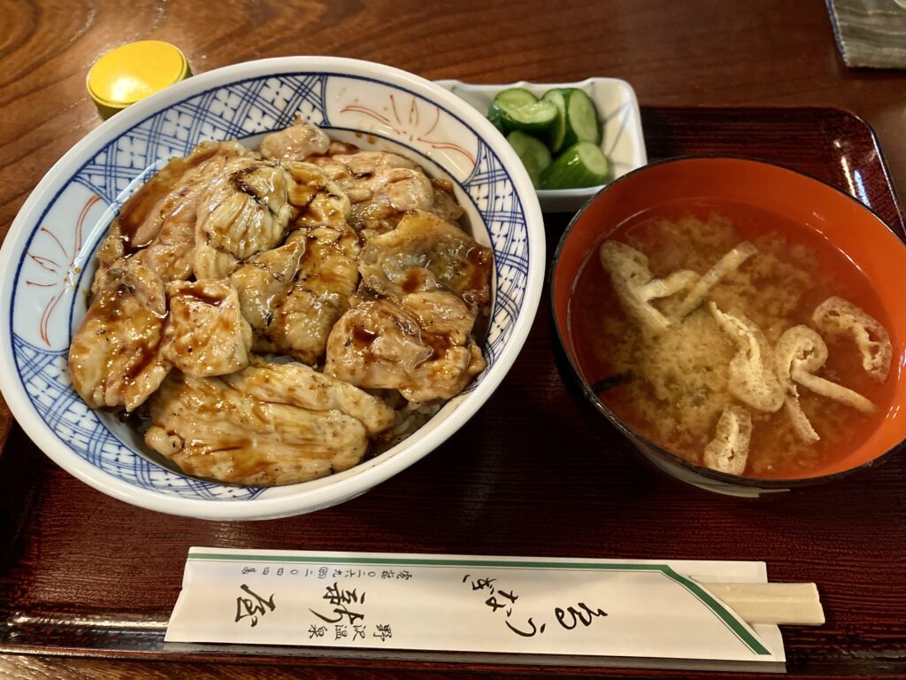 やきとり丼・とりかつ丼／新屋＠長野県下高井郡